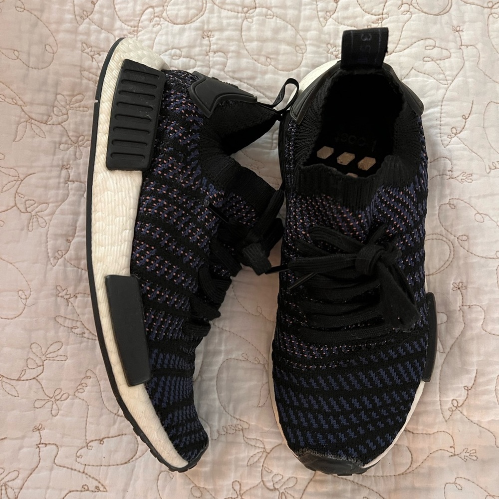 Adidas NMD R1 STLT PK Black, Pink, Blue ✨